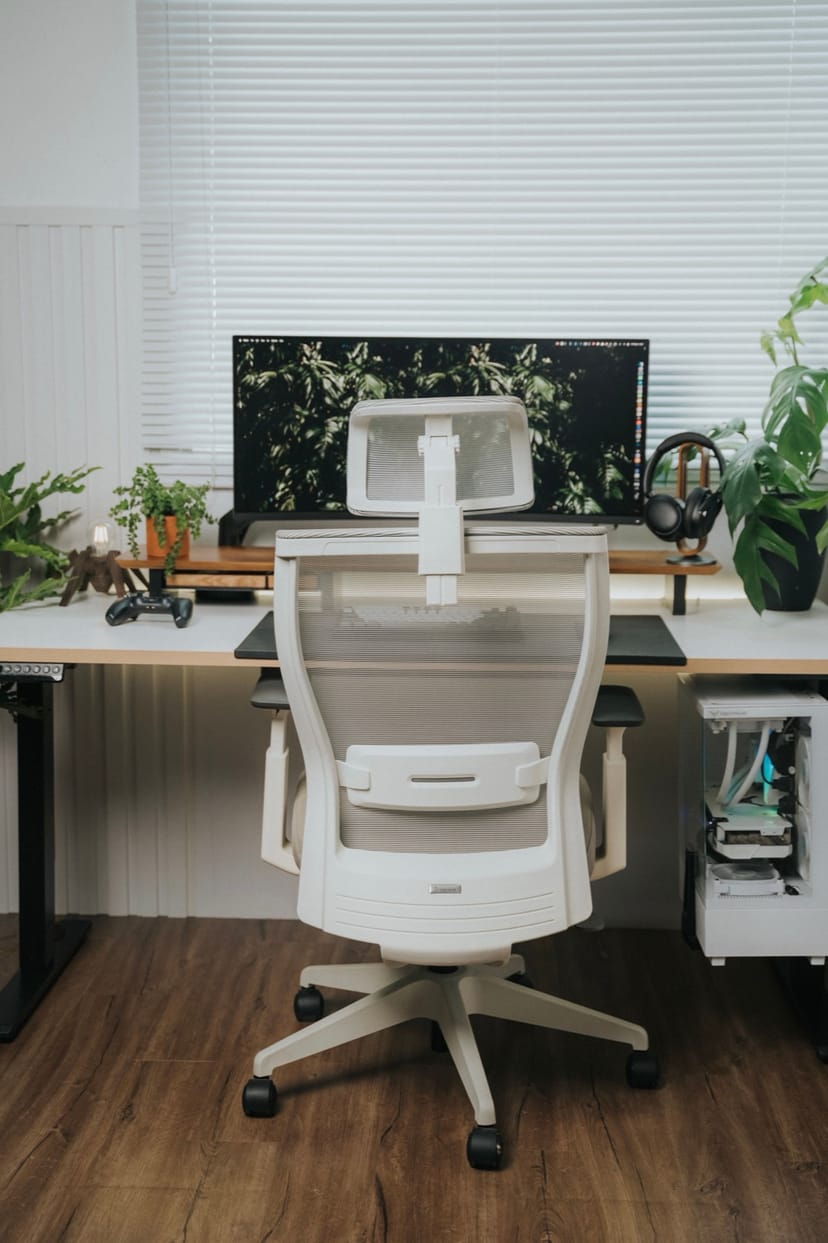 White Mesh Task Chair - Image 1